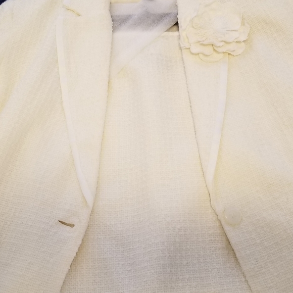 Skirt and Jacket Set suit - Picture 3 of 5